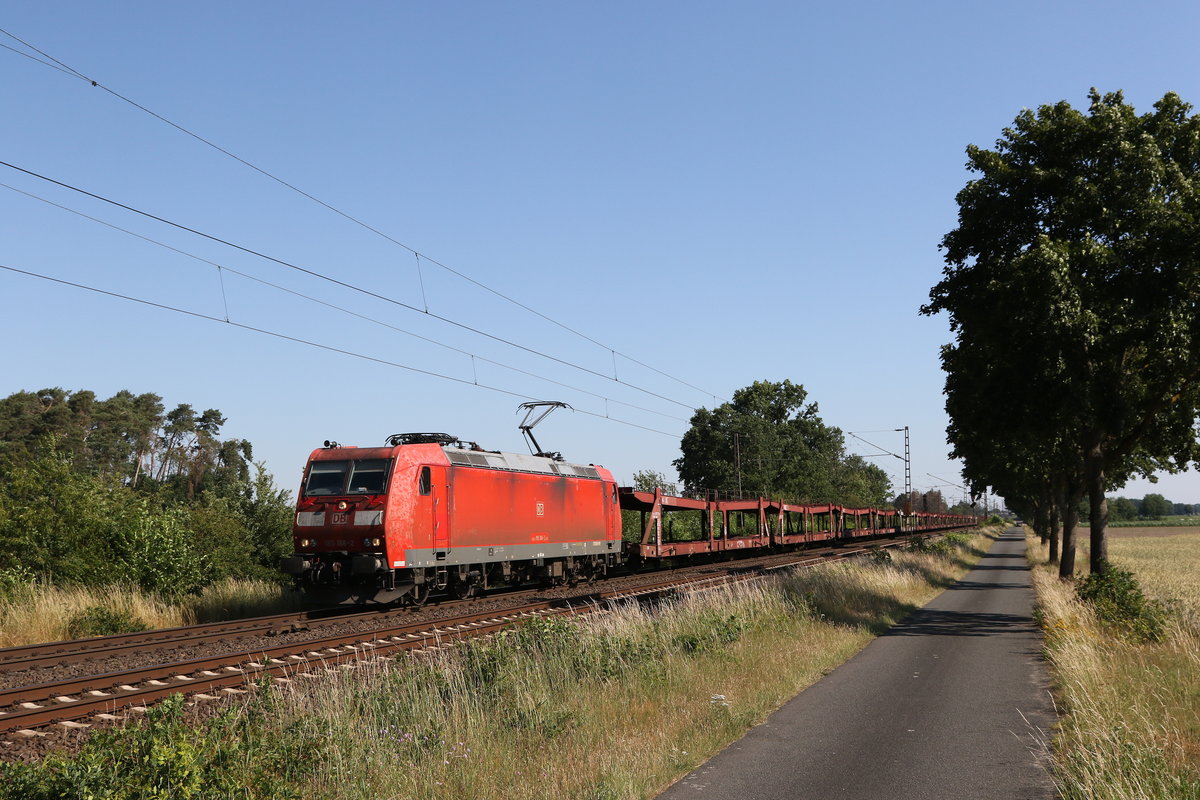 185 168 mit einem leeren Autozug am 26. Juni 2020 bei Dörverden.