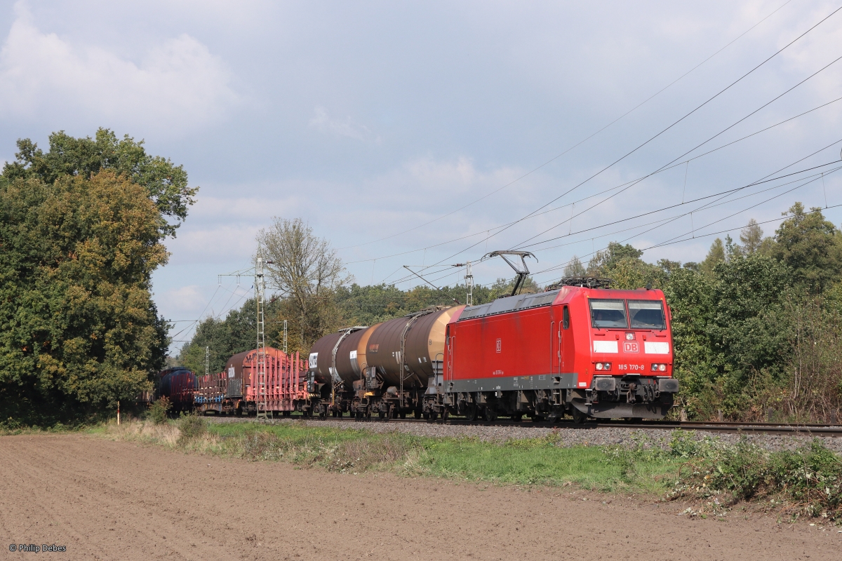 185 170-8 (DB) mit einem gemischten Güterzug in Ratingen Lintorf, 11. Oktober 2022