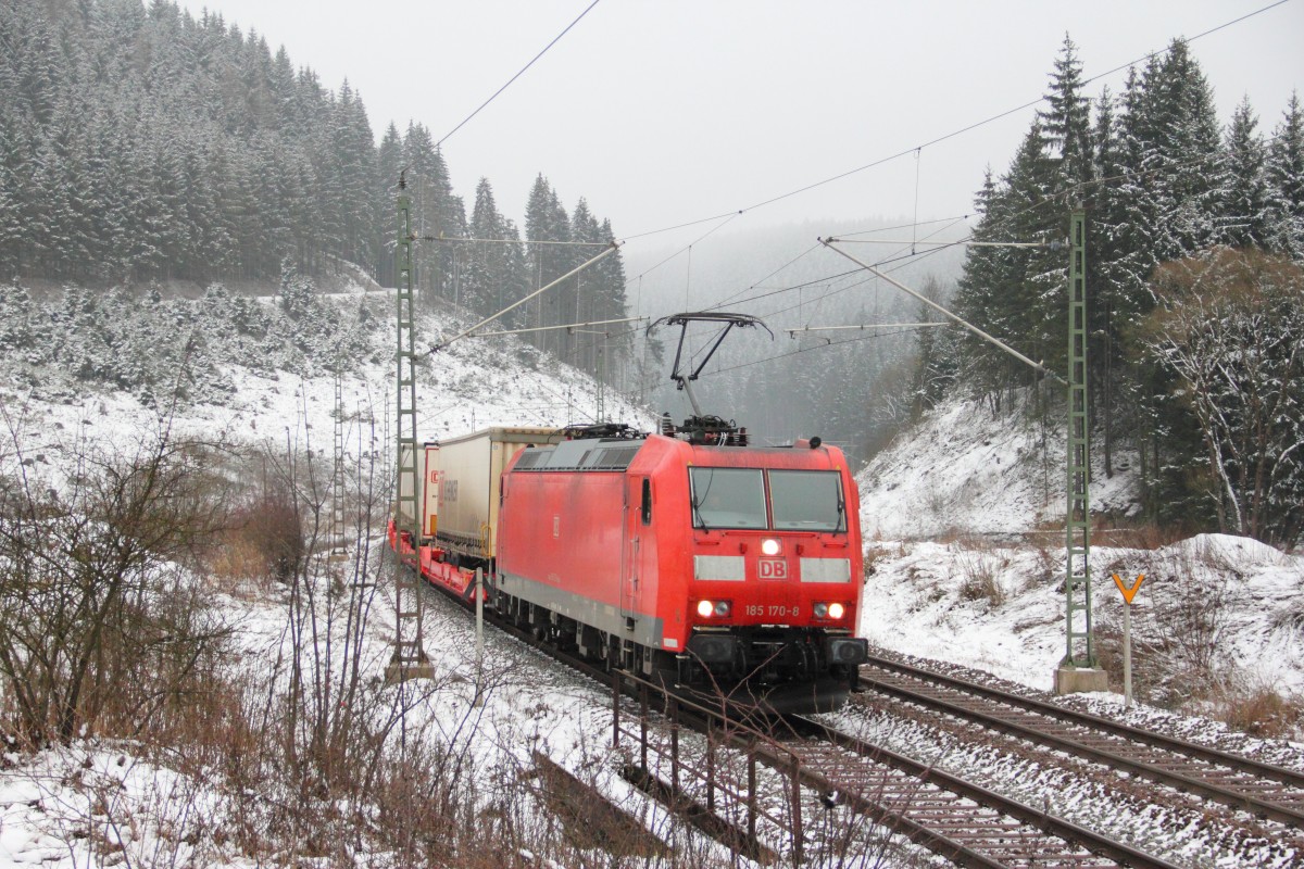 185 170-8 DB Schenker auf der Frankenwaldrampe bei Steinbach am 23.01.2015.