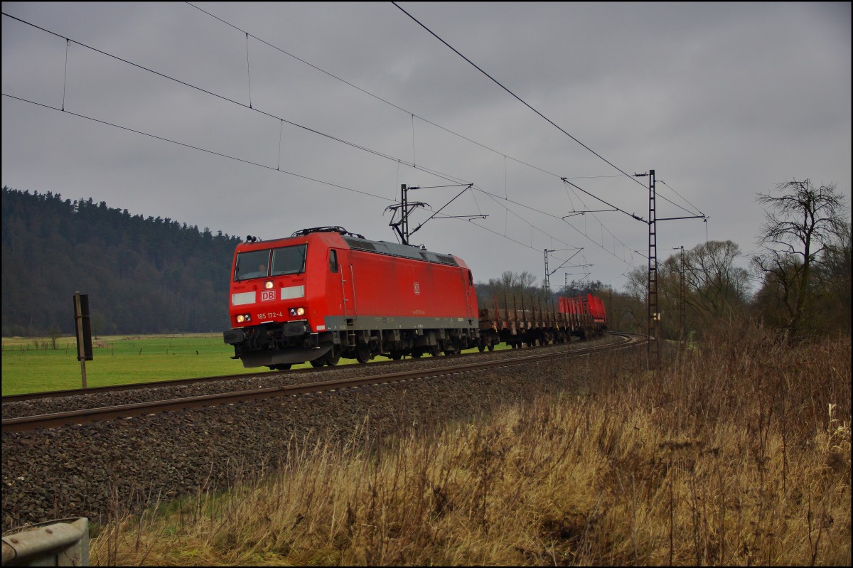 185 172-4 passiert am 28.01.15 Hermannspiegel und fährt in Richtung Süden.