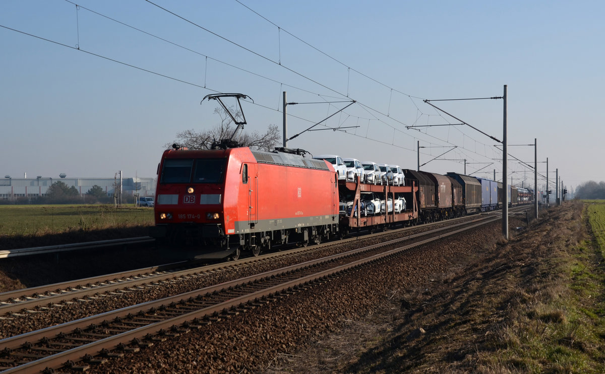 185 174 schleppte am 15.02.17 den Autologistiker aus Zwickau-Mosel durch Rodleben nach Braunschweig.