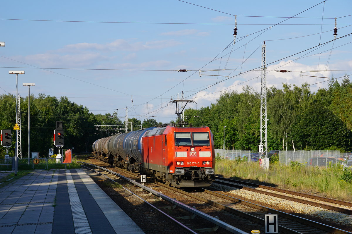 185 174 zieht am 14.08.2017 einen Kesselzug durch Zepernick.