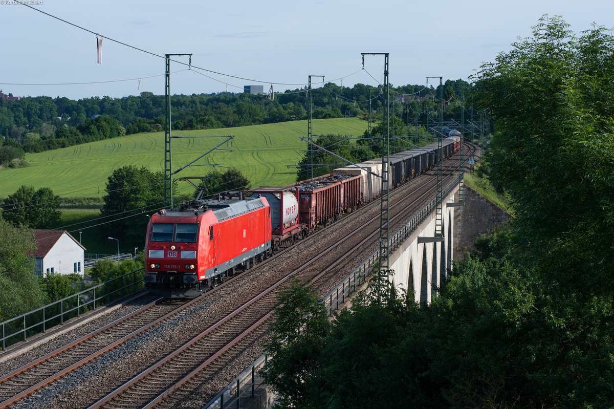 185 175 mit dem EZ 51724 von Nürnberg Rbf nach Leipzig Engelsdorf bei Unterkotzau, 10.05.2017