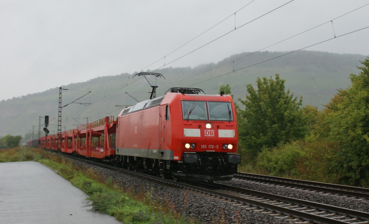 185 176-5 mit einen leeren Autozug am 18.09.13