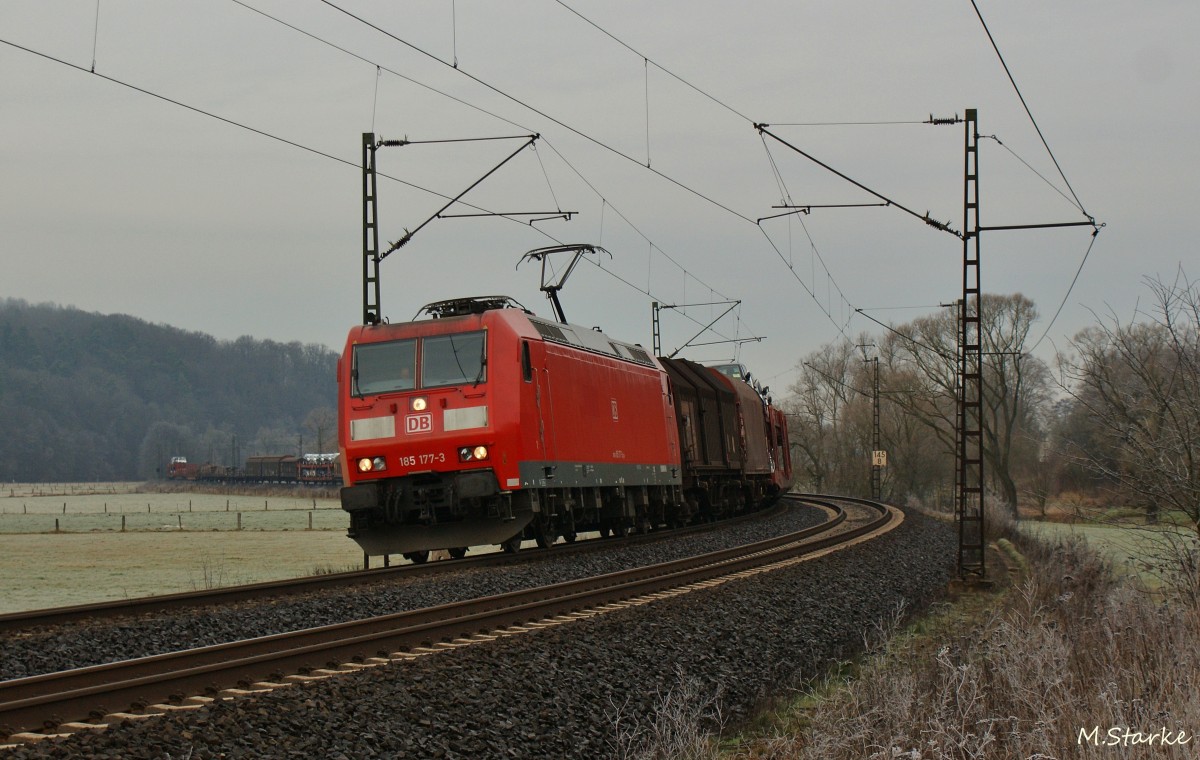 185 177-3 mit einen gemischten Güterzug am 18.02.14 bei Hermannspiegel.
