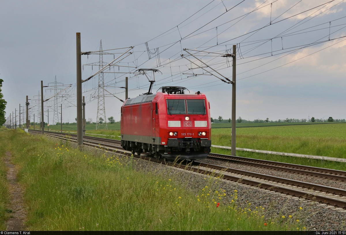185 178-1 als Tfzf unterwegs in Braschwitz Richtung Halle (Saale).

🧰 DB Cargo
🚩 Bahnstrecke Magdeburg–Leipzig (KBS 340)
🕓 4.6.2021 | 17:51 Uhr