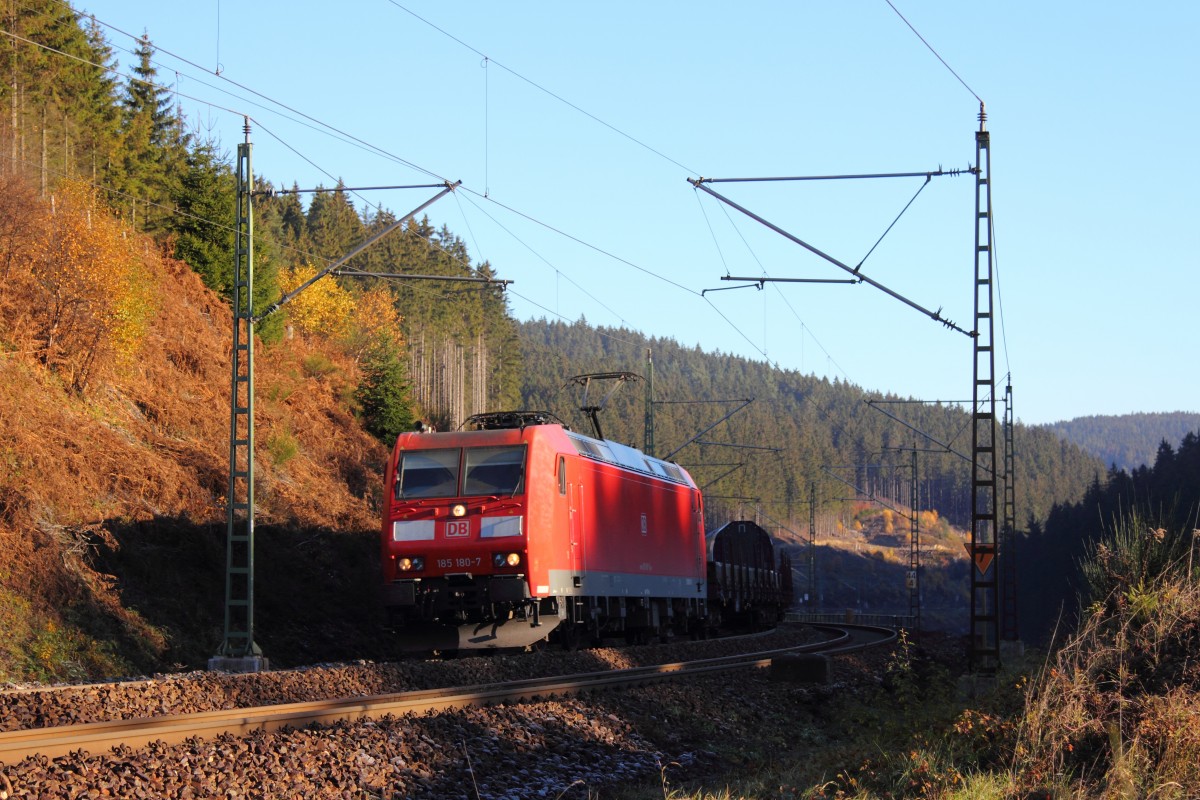 185 180-7 DB Schenker bei Steinbach im Frankenwald am 03.11.2015.