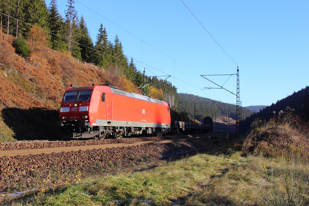 185 180-7 DB Schenker bei Steinbach im Frankenwald am 03.11.2015.