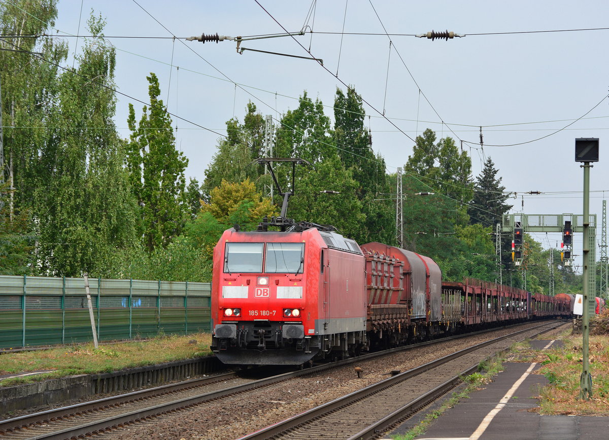 185 180-7 kam am 17.9.16 mit einem Mischer durch Königswinter gefahren. Interessant war die Ladung des ersten Wagen. Auf dem ersten Wagen wurden kleine awilog Container geladen.

Königswinter 17.09.2016