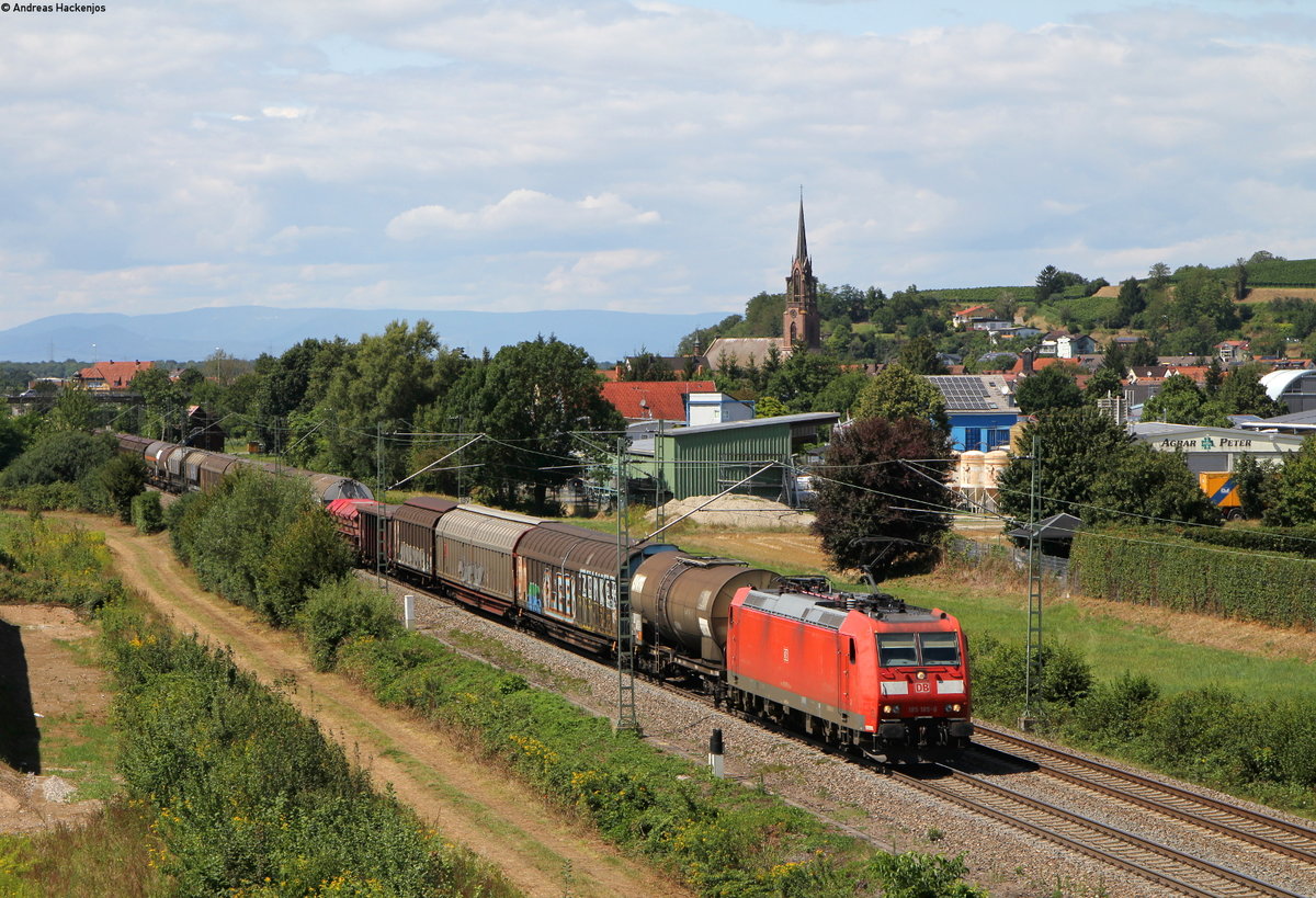 185 185-6 mit dem EZ 44625 (Mannheim Rbf-Basel SBB RB) bei Teningen 14.8.19