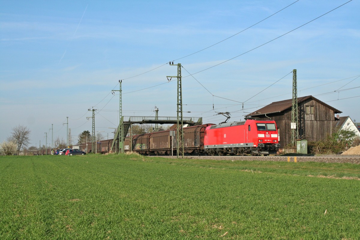185 186-4 mit einem RedBull-Zug nach Bludenz am Nachmittag des 29.03.14 in Auggen.