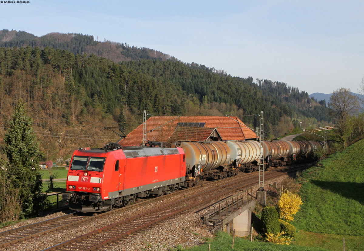 185 187-2 mit dem GC 60484 (Hausach-Rammelswiesen) bei Gutach 12.4.17