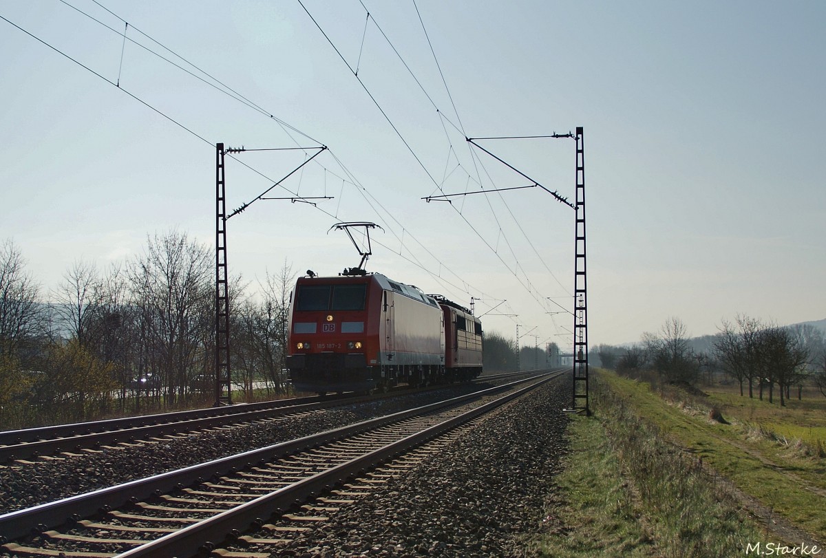 185 187-2 u. 151 080-6 sind solo unterwegs am 11.03.14 bei Thüngersheim.