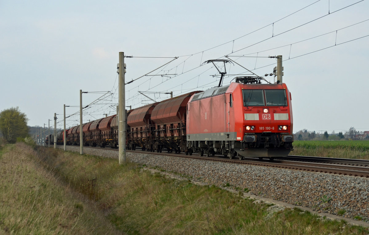 185 190 führte am 09.04.16 einen gemischten Güterzug durch Zschortau Richtung Leipzig.
