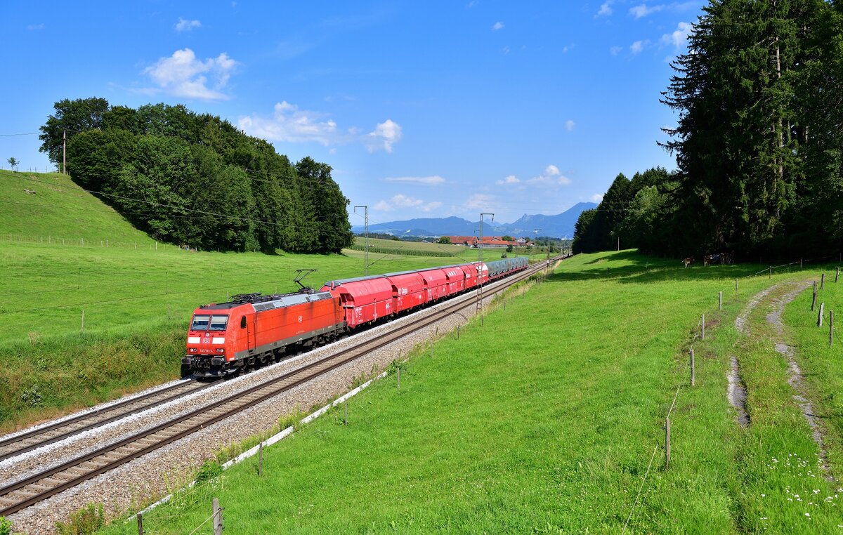 185 191 mit einem Güterzug am 11.08.2021 bei Straß.