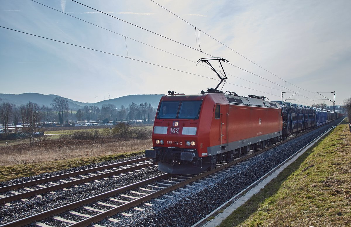 185 192-2 ist am 15.03.2018 mit einen Autozug in Richtung Würzburg unterwegs,gesehen bei Würzburg/Süd.