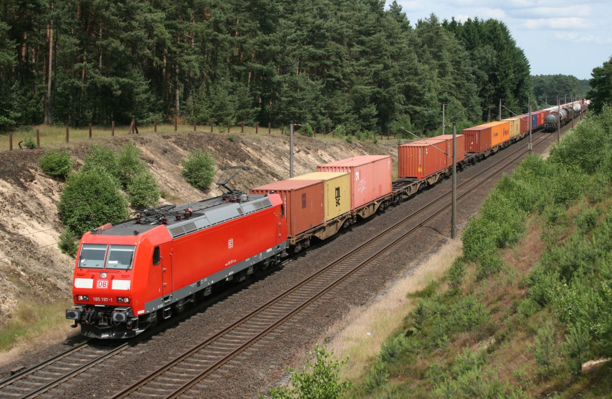 185 197 mit KM 50456 (Maschen Rbf–Bremerhaven) am 17.06.2014 zwischen Maschen Rbf und Jesteburg