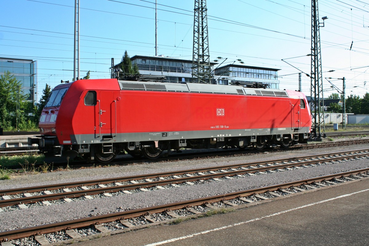 185 198-9 am Nachmittag des 21.08.13 abgestellt im Stumpen 25 im Bahnhof Singen (Hohentwiel).