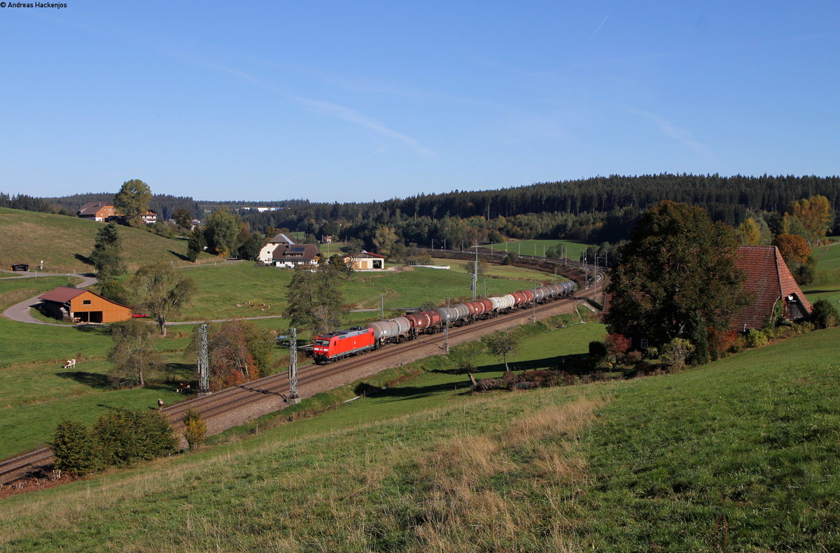 185 199-7 mit dem GC 60482 (Karlsruhe Raffiniere-Rammelswiesen) bei Stockburg 5.10.18