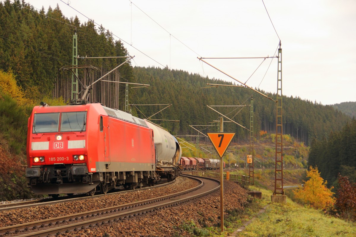 185 200-3 DB Schenker bei Steinbach im Frankenwald am 23.10.2015. 