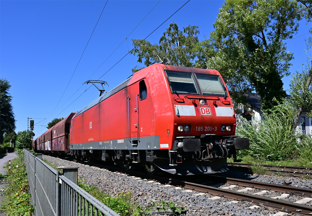 185 200-3 mit Schüttgutwagen durch Bn-Beuel - 05.08.2020