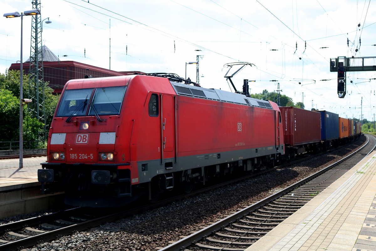 185 204-5 DB als Containerzug durchfährt den Bahnhof Lüneburg auf der Bahnstrecke Hannover–Hamburg (KBS 110) Richtung Hamburg. [6.7.2017 - 11:54 Uhr]