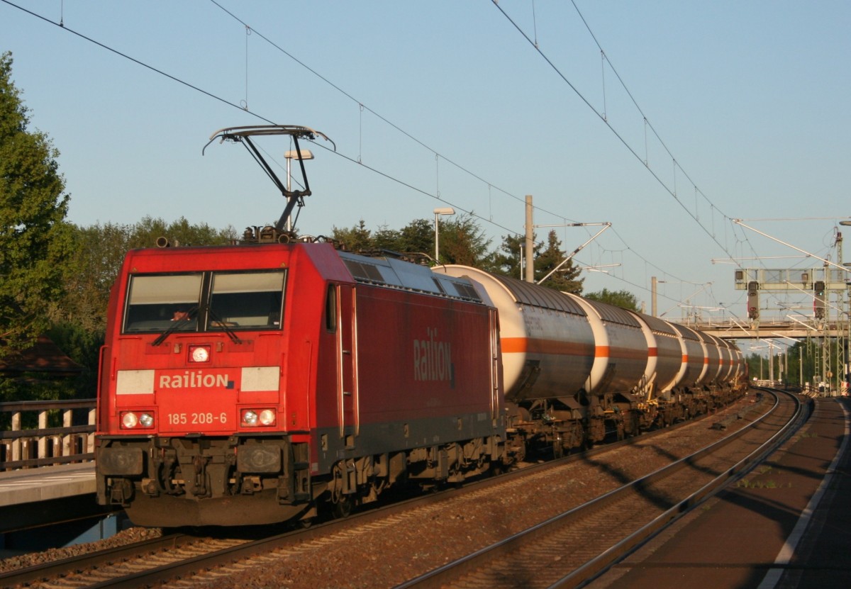 185 208 mit FIR 51272 (Seelze Rbf–Maschen Rbf) am 30.04.2011 in Ashausen