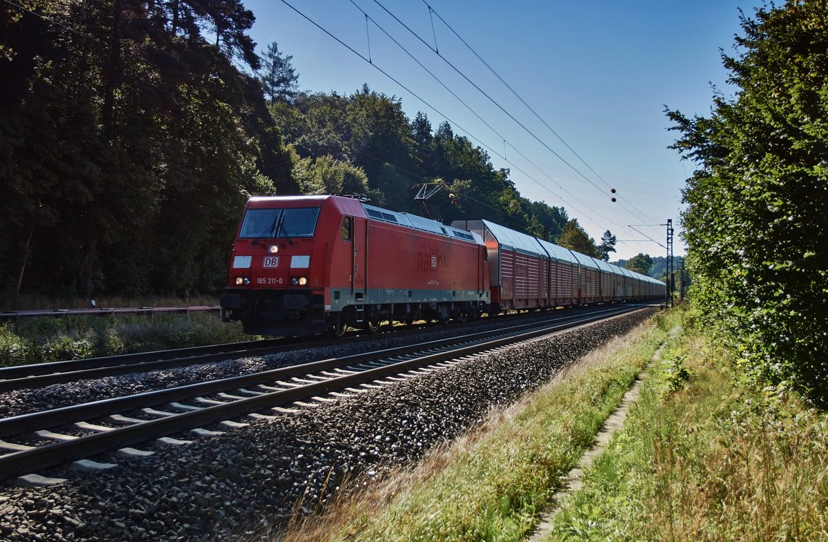 185 211-0 kommt am 24.08.16 aus Richtung Fulda um weiter in Richtung Bebra zu fahren,gesehen bei Burghaun am 24.08.16.