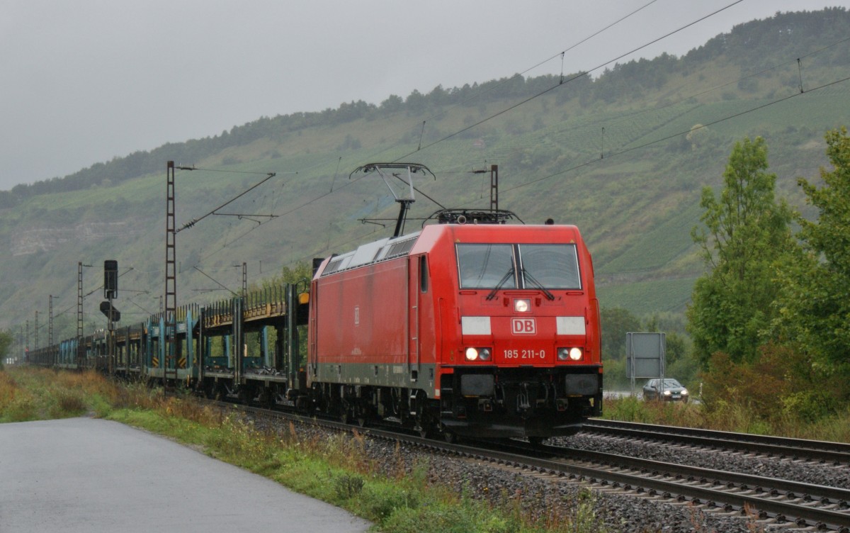 185 211-0 mit einen leeren Autozug Richtung Nrnberg am 18.09.13. 