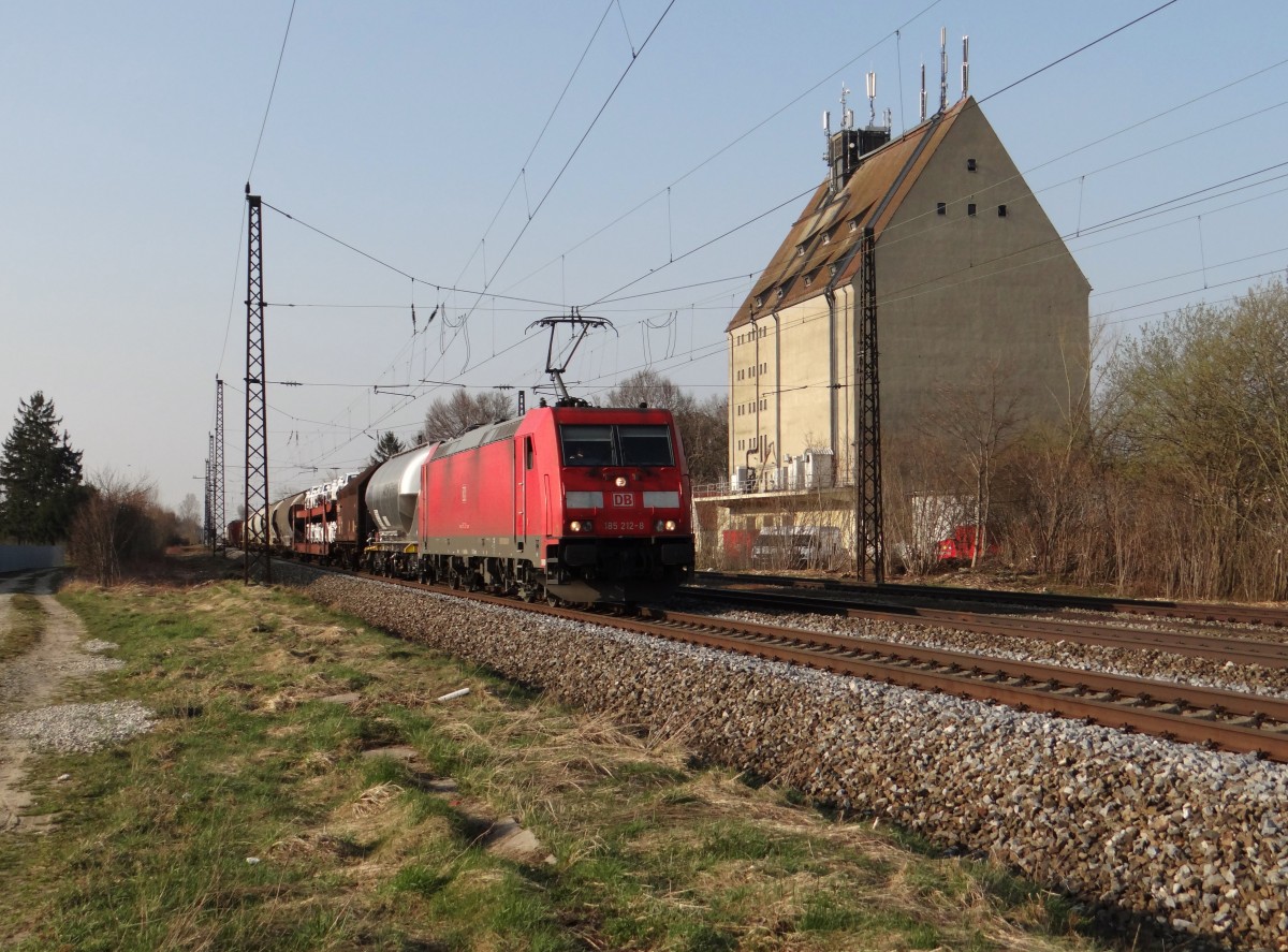 185 212-8 zu sehen am 08.04.15 in Gersthofen.