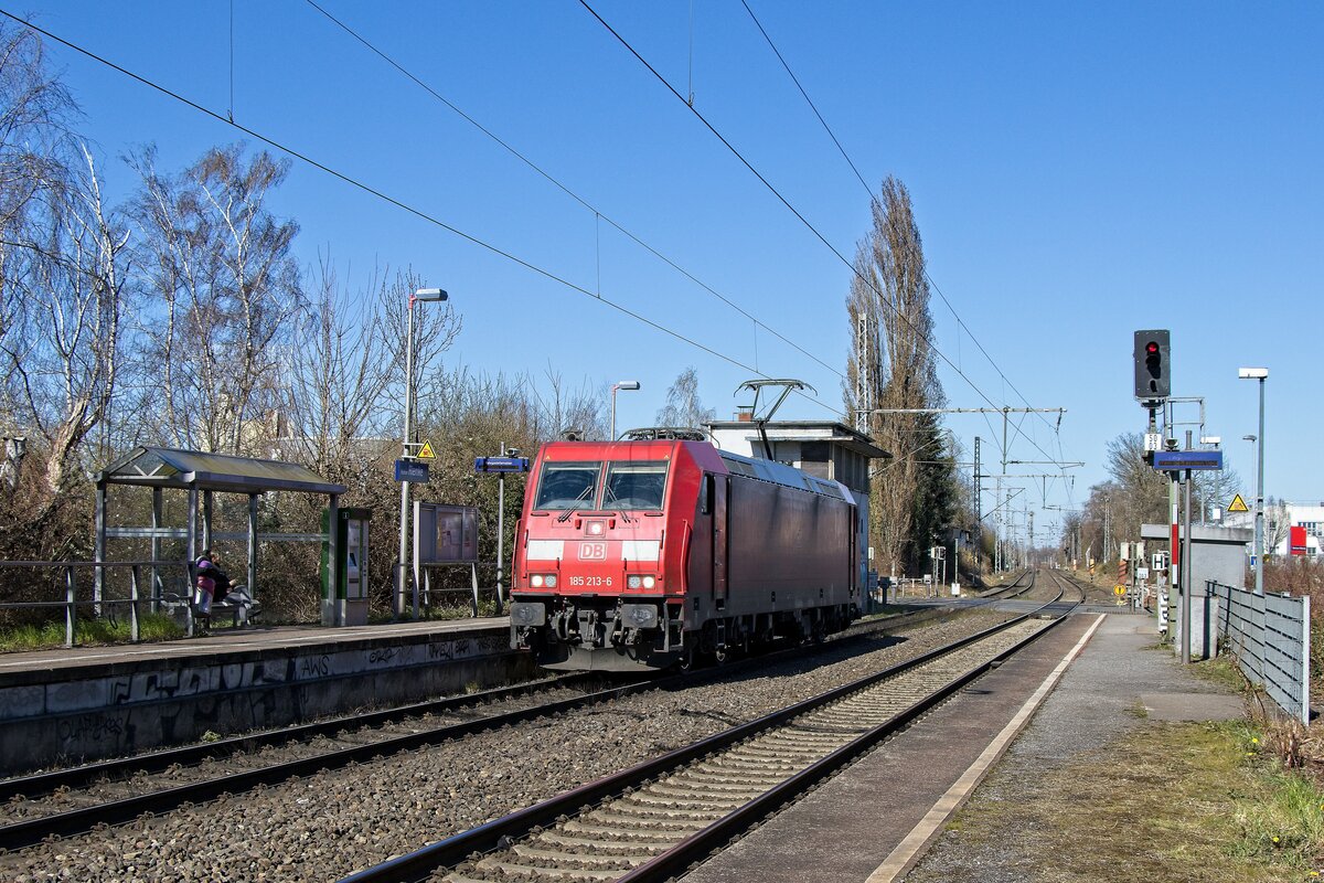 185 213-6 als Triebfahrzeugfahrt im Haltepunkt Bochum-Riemke (19.03.2022)