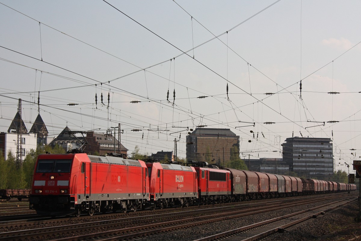 185 214 zog am 25.4.13 die 185 290,die 155 251 und einen Stahlzug durch Dsseldorf-Rath.