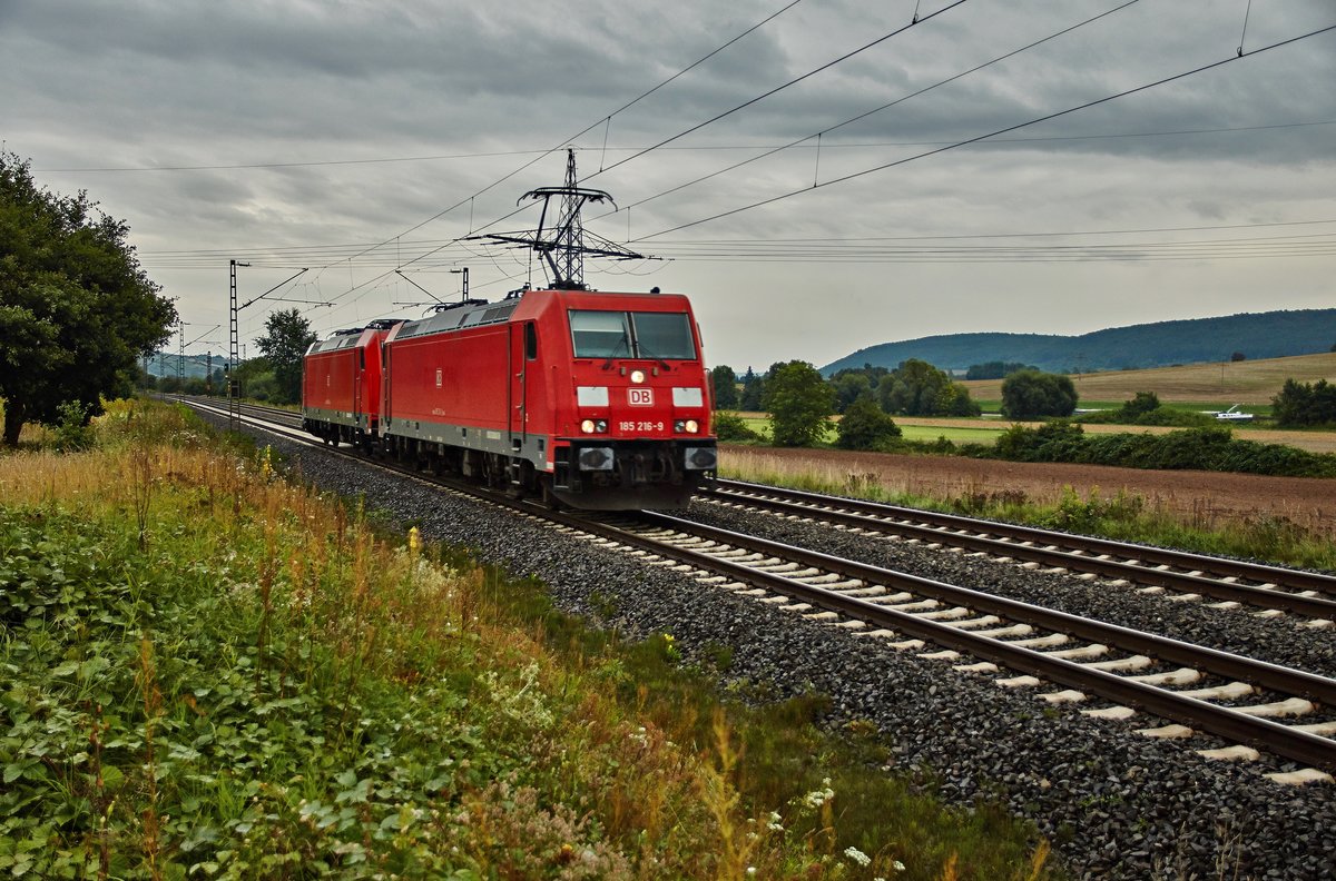 185 216-9 und 185 209-2 sind am 09.08.16 gemeinsam nach Gemünden bei Harrbach unterwegs.