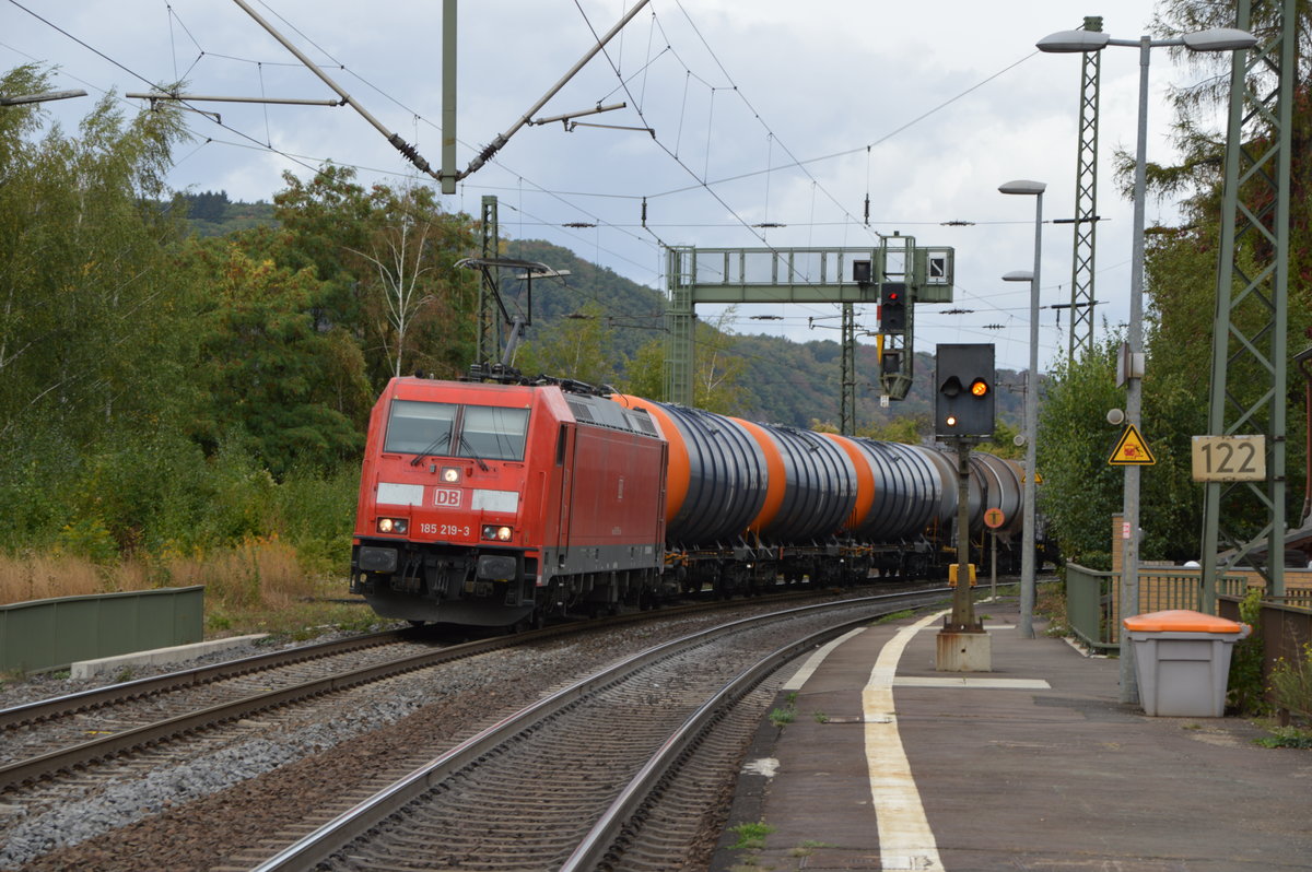 185 219-3 in Oberlahnstein bei der Durchfahrt

Aufnahme Ort: Oberlahnstein
Aufnahme Datum: 22.09.2018