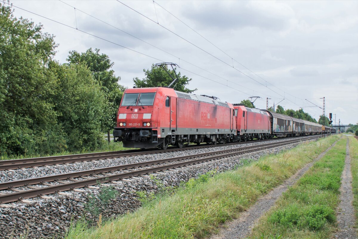 185 221-9 + 185 308-4 am 17.08.2021 bei Thüngersheim