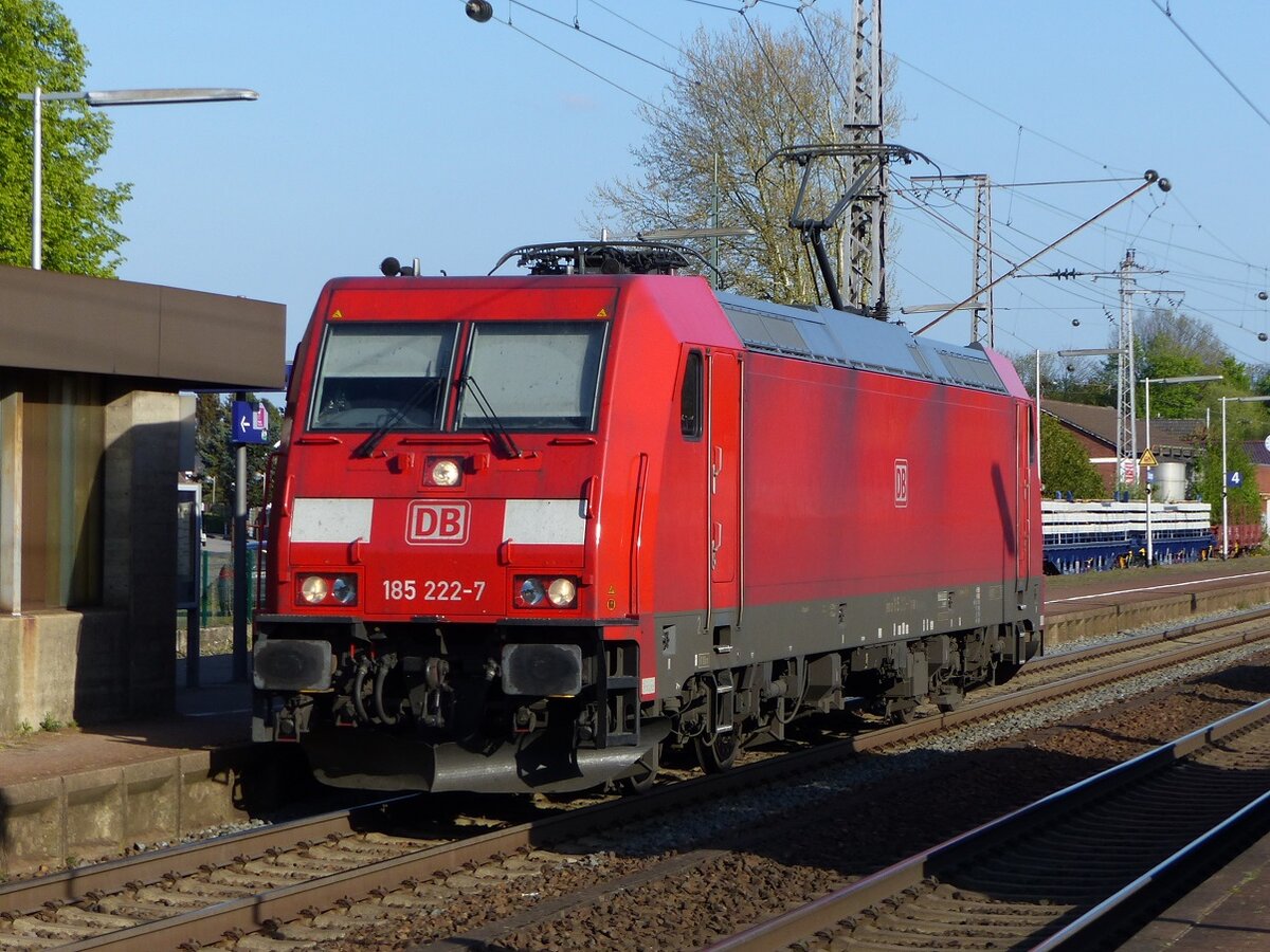 185 222 Lz in Salzbergen in Richtung Lingen fahrend, 27.04.2022
