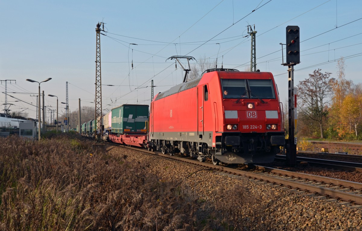 185 224 rollte mit Lanutti-Aufliegern am 22.11.14 durch Leipzig-Thekla Richtung Schönefeld.