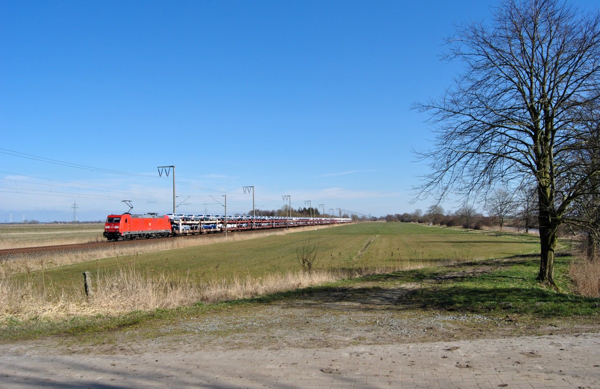 185 226-8 fuhr am 13.03.2015 mit einem Güterzug von Osnabrück nach Emden, hier bei Petkum.