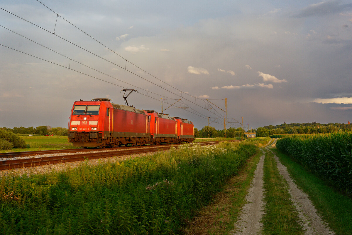 185 226 DB Cargo mit zwei weiteren 185.2 bei Osterhofen Richtung Plattling, 21.07.2020