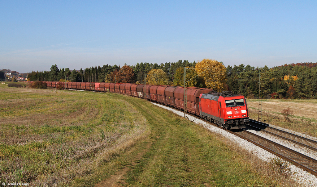 185 232 mit Güterzug am 31.10.2015 bei Dettenhofen.