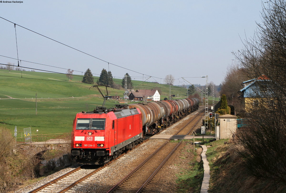 185 234-2 mit dem GC 2044 (Hausach-Rammelswiesen) bei Stockburg 12.4.19