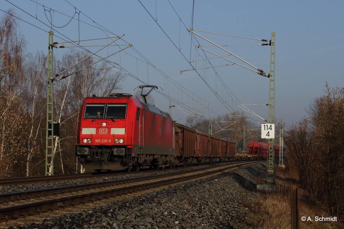 185 235-9 fährt den Umleiter von Leipzig nach Nürnberg. Aufgenommen in Plauen am 18.03.2016