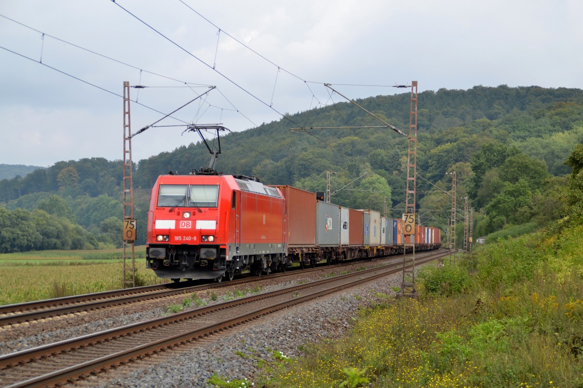 185 240-9 mit einem Containerzug am 12.09.2013 bei Salzderhelden