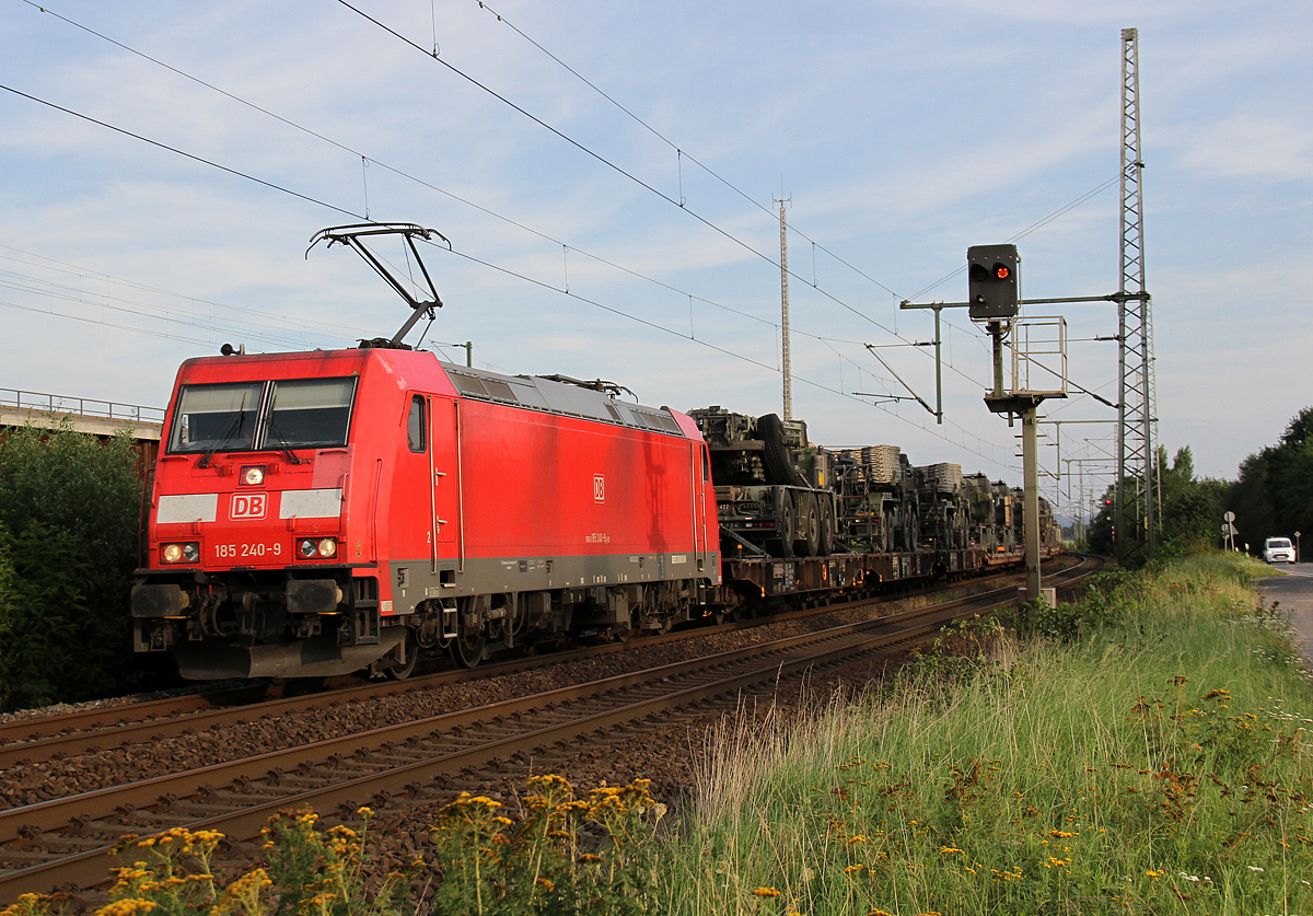 185 240 mit Militärzug bei Porz Wahn am 07.08.2017