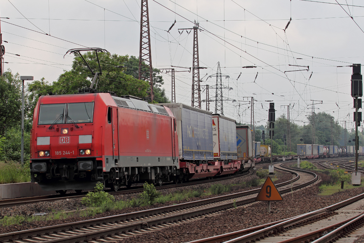 185 244-1 durchfährt mit einem KLV Recklinghausen-Ost 2.6.2016