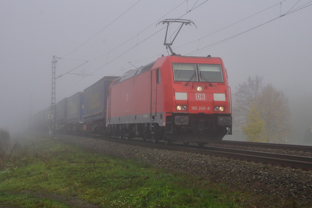 185 245-8 ist am 27.10.15 mit einen Walterzug in Richtung Süden unterwegs gesehen bei Thüngersheim.