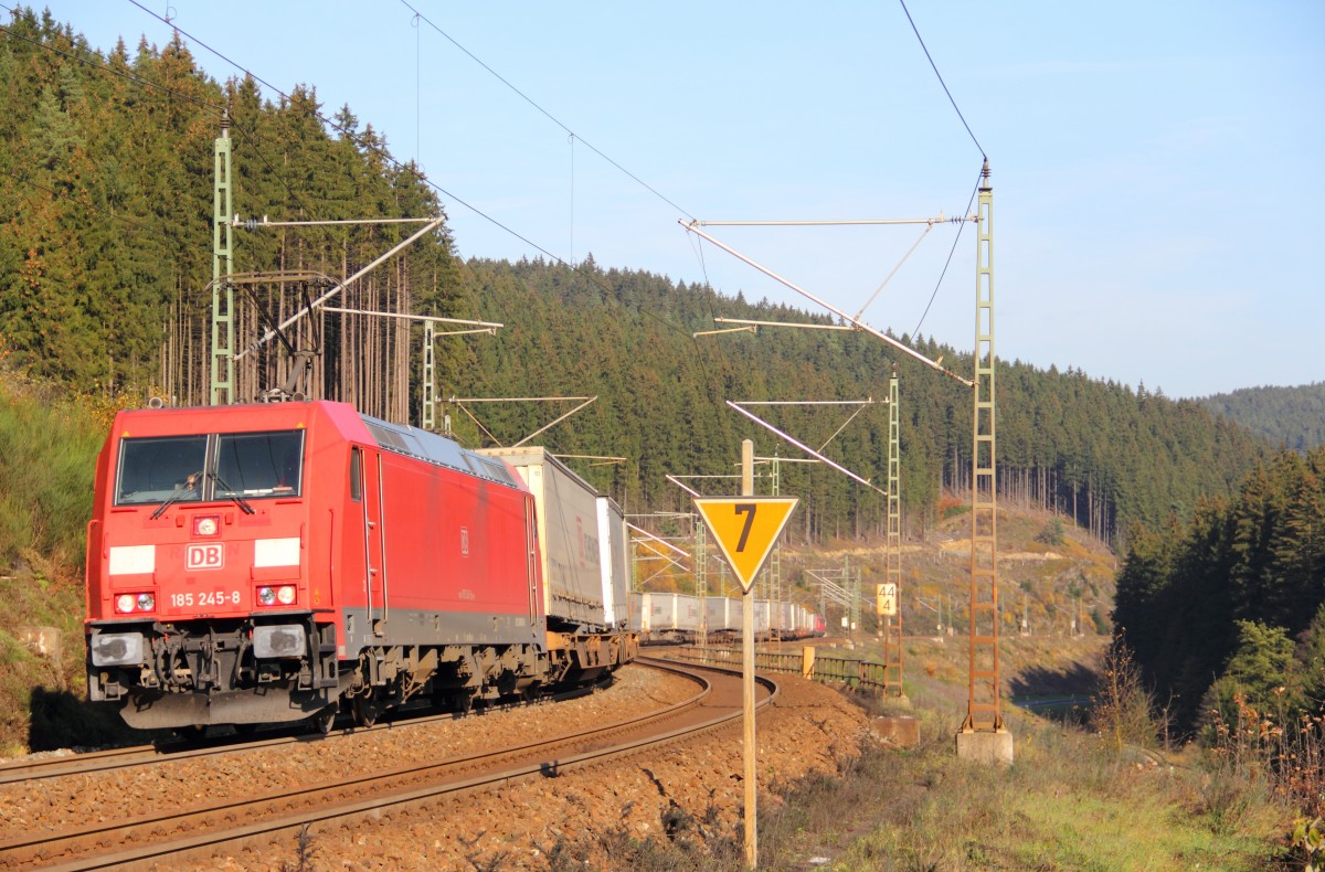 185 245-8 DB Schenker im Frankenwald bei Steinbach am 03.11.2014.