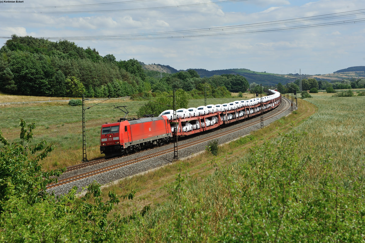 185 247-4 mit einem Audizug aus Richtung Ingolstadt bei Harrbach, 23.07.2015