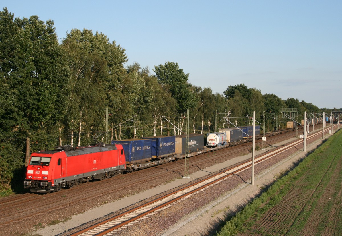 185 256 mit KT 40008 (Gallarate–Taulov) am 27.08.2014 zwischen Radbruch und Winsen (Luhe)
