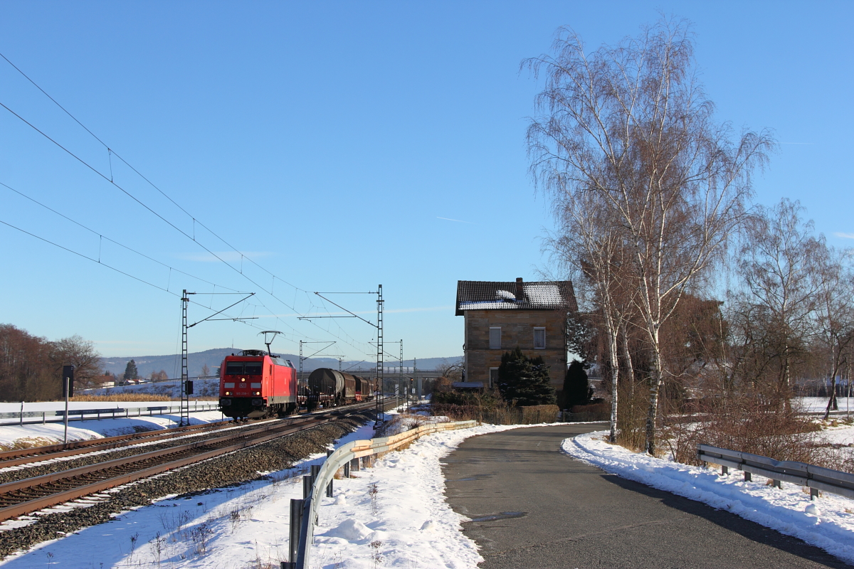 185 258-1 DB Cargo bei Oberlangenstadt am 19.01.2017.